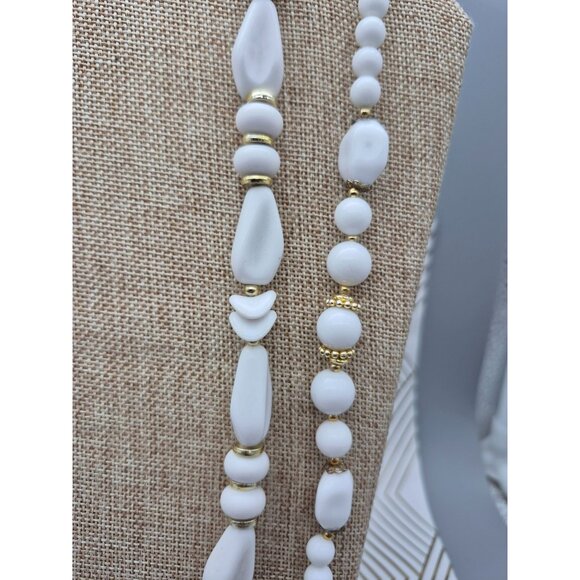 Vintage Lot of 2 White & Gold Tone Beaded Necklaces Elegant Layering 24" & 28" - Picture 5 of 10